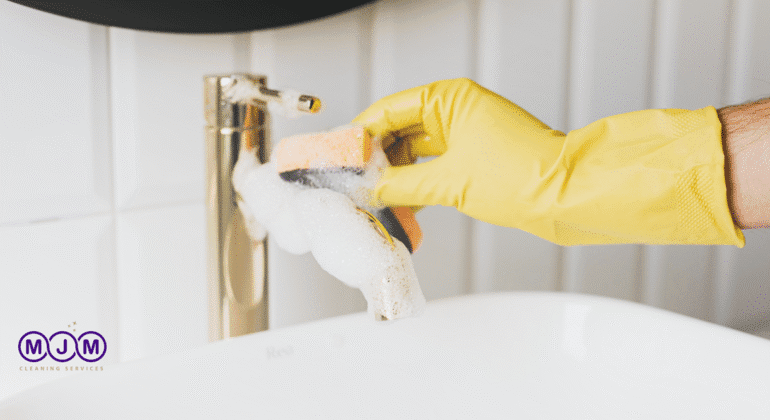 Top 10 Expert Tips for Choosing the Best Bathroom Cleaning Services in the USA